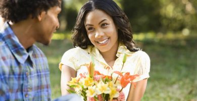 Oración para amarrar a una mujer